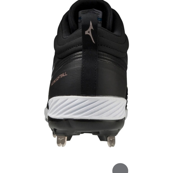 MIZUNO SWEEP 6 MID WOMEN'S METAL SOFTBALL CLEAT Tough and incredibly lightweight - Picture 10 of 16